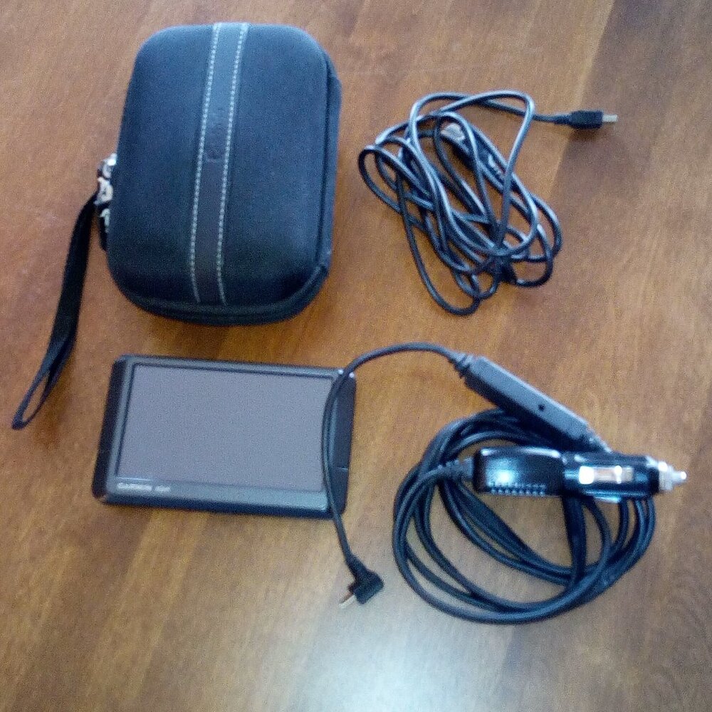 Garmin Nuvi 255W 4.3" touch screen GPS Navigator including GnarlyFish hard case